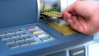 Toți cei care au card bancar trebuie să știe asta. Adevărul despre codul PIN introdus invers