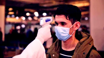 Visăm la vaccinuri, dar românii refuză măsurarea temperaturii: concluziile șocante ale unui nou studiu
