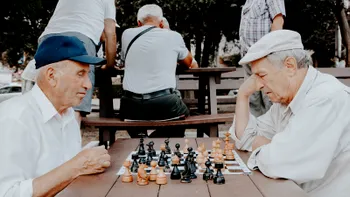 Scade vârsta de pensionare. Cine sunt românii care vor ieși mai devreme la pensie