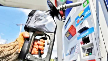 Se întâmplă la pompă în aceste zile: avertismentul pentru șoferii care au mașină pe benzină sau motorină