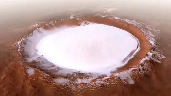 Marte așa cum n-ai mai văzut-o niciodată: cum arată o călătorie deasupra unui crater înghețat