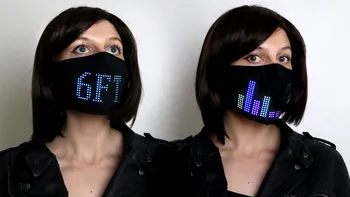 Această mască cu LED e cel mai fashion accesoriu pe care-l poți avea în perioada asta