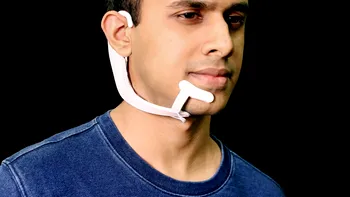 Acest gadget îți introduce un asistent digital în creier care vorbește în locul tău