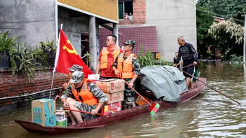 Statuia lui Buddha riscă să fie luată de ape din cauza inundațiilor din China