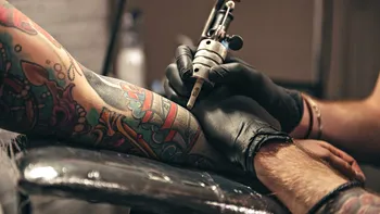 Tatuajele paramedicale sunt cea mai inspirată abordare artistică pentru cei care au suferit accidente