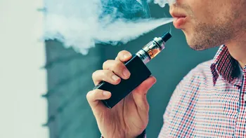 De ce țigările electronice pot spori riscul de-a contracta virusul, mai ales în rândul tinerilor