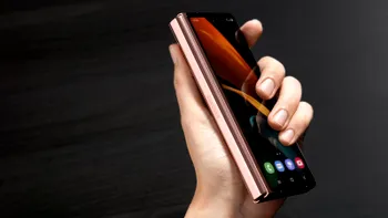 Samsung Galaxy Z Fold 2. Telefonul care nu te lasă indiferent tocmai a devenit mai bun