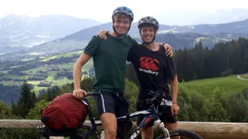 Au traversat Europa pe biciclete: cum au reușit să parcurgă peste 2.000 de kilometri cu o abordare unică