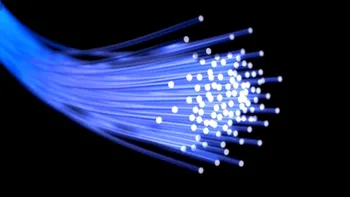 Comunicațiile prin fibră optică se transformă: cercetătorii au făcut pasul către un alt fel de internet