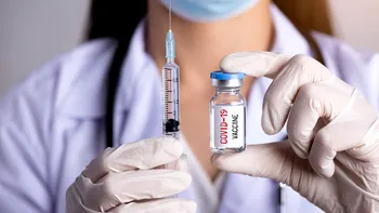 Jurnalista care s-a vaccinat împotriva coronavirus: cum a reacționat la soluția Moderna
