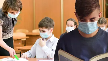Când se întorc elevii din România în bănci, sub ce condiții: anunțul ministrului Educației