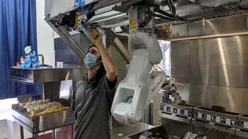 Acest robot este un ajutor de nădejde în bucătărie și e perfect pentru lanțurile fast-food