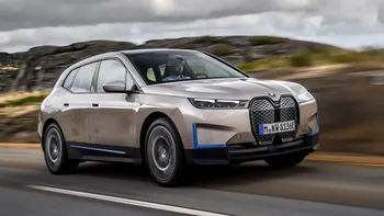 ”Bate” Tesla și orice altceva de pe piață: BMW iX este SUV-ul electric la care ai visat