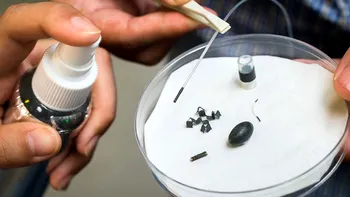 Acest spray magnetic transformă obiectele în mini roboți care pot transporta medicamente