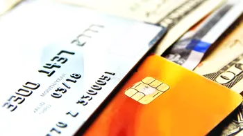 Cum iei credit fără să te deplasezi la bancă: cine-ți promite că primești banii direct în cont