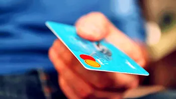 Aceste carduri ar putea să dispară. Anunț de ultimă oră, sunt vizați toți românii cu cont bancar
