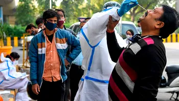 O altă boală nedetectată a cauzat primul deces. Sute de bolnavi sunt internați în spitalele din India