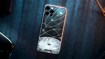 Acest iPhone 12 are bucăți de Lună, Marte în el și costă o avere