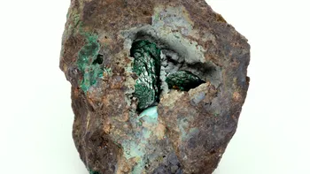 Un nou tip de mineral a fost găsit pe o piatră veche de peste 200 de ani