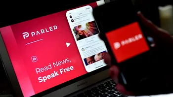 Alternativa la Facebook cu ură și rasism a revenit în AppStore: ce s-a schimbat la Parler