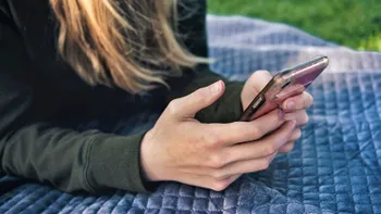 Numerele care te usucă de bani în România: la ce să fii atent și cum afli cât te costă