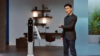 VIDEO Robotul care îți pune masa și îți aduce berea rece, e perfect pentru români