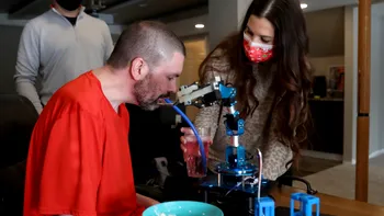 Cel mai util proiect DIY: bărbatul care și-a construit un robot ca să-l ajute la treburile casnice