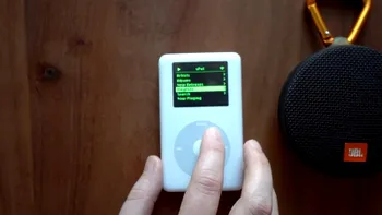 VIDEO Cum aduci un iPod de 17 ani în actualitate: are wireless și merge pe Spotify