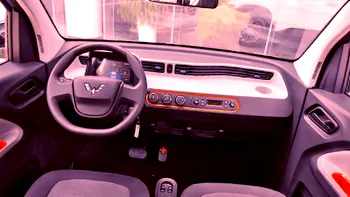 Această mașină electrică se vinde mai bine decât Tesla pe cea mai mare piață auto: ce are atât de special