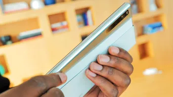 Acest telefon are un buton care îl transformă într-un dispozitiv excepțional