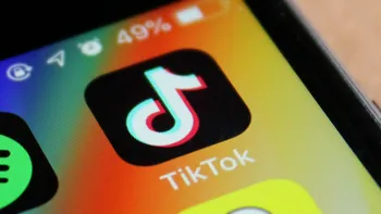 TikTok reduce la zero eforturile Apple de a-ți spori securitatea: nu vei mai putea folosi serviciul dacă refuzi