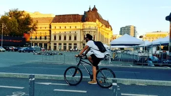 Ziua în care ești rugat să-ți lași mașina acasă: de ce programul Vinerea Verde e doar praf în ochi