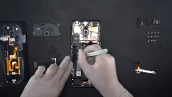 VIDEO Cum asamblezi cel mai rapid telefonul din lume, piesă cu piesă: procesul este fascinant
