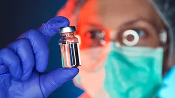 Ce câștigi după ce te-ai vaccinat prima dată anti-Covid: cum este influențată transmiterea, fără rapel