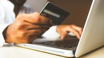 Românii cheltuie din ce în ce mai mulți bani pe cumpărături online