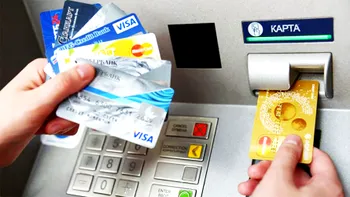 Atenție, români, la cardul de credit, vine cu bune și rele: cum pierzi și cum câștigi cu acest instrument