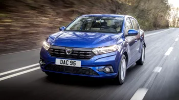 Dacia Sandero și Tesla Model 3, umăr la umăr în Europa? Cum e posibil, ce spun cifrele