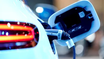 2021, anul mașinilor electrice: cum vor intra vânzările ”în priză”