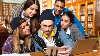 Studiu. Deși tinerii sunt puternic ancorați în digital, relațiile și interacțiunile 