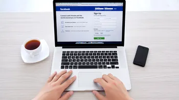 Ce faci pe Facebook te-ar putea costa scump la muncă: ce spune legea