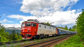 Lovitură dură pentru pasagerii CFR. Trenurile lente se vor mișca și mai încet