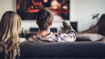 Ne petrecem prea mult timp în fața televizorului? De unde știm dacă suntem dependenți de TV