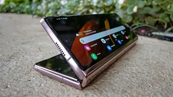 Samsung te pedepsește dacă faci ce vrei cu telefonul tău prețios: cum rămâi fără cameră pe Galaxy Z Fold 3