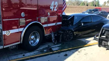 Mașinile Tesla, sub vizor: după o serie de accidente, sistemul de pilot automat este investigat