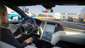Noua funcție de la Tesla poate salva vieți: ce face pilotul automat al lui Elon Musk