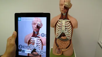 VIDEO Realitatea augumentată l-a transformat într-un schelet ambulant: filtrul pe care-l poți folosi și tu pe Snapchat