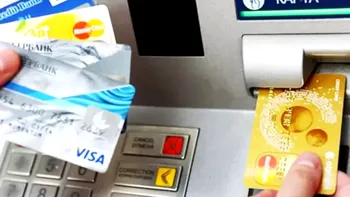 Cardurile românilor, cu capcane importante: ce faci să nu dispară banii din cont