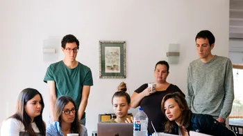 Cum gândesc românii din generațiile Millennials și Z. Corupția îi îngrijorează cel mai mult