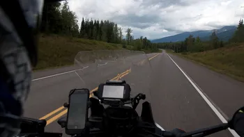 Cum poți strica un iPhone, permanent: avertismentul Apple pentru posesorii de biciclete și motociclete