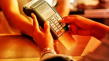 Dispar banii de pe card, dacă nu ești atent: greșelile care te pot lăsa cu conturile goale